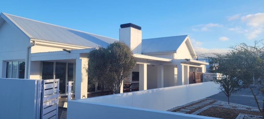 4 Bedroom Property for Sale in Golden Mile Western Cape